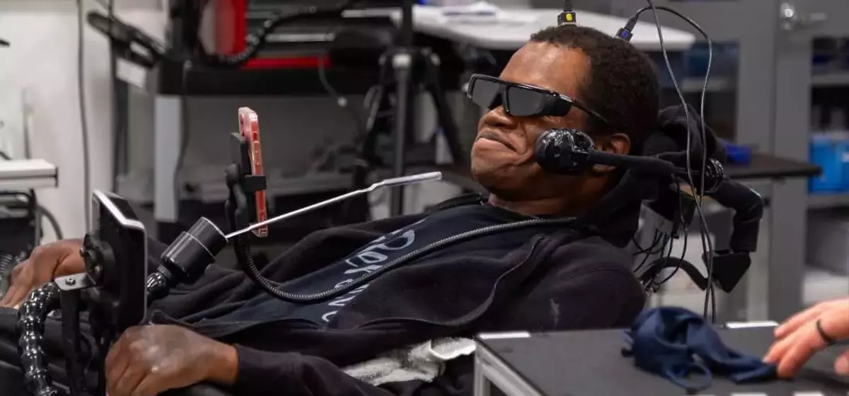 Revolutionizing Assistance: Brain-Computer Interfaces Empowering Individuals with Disabilities
