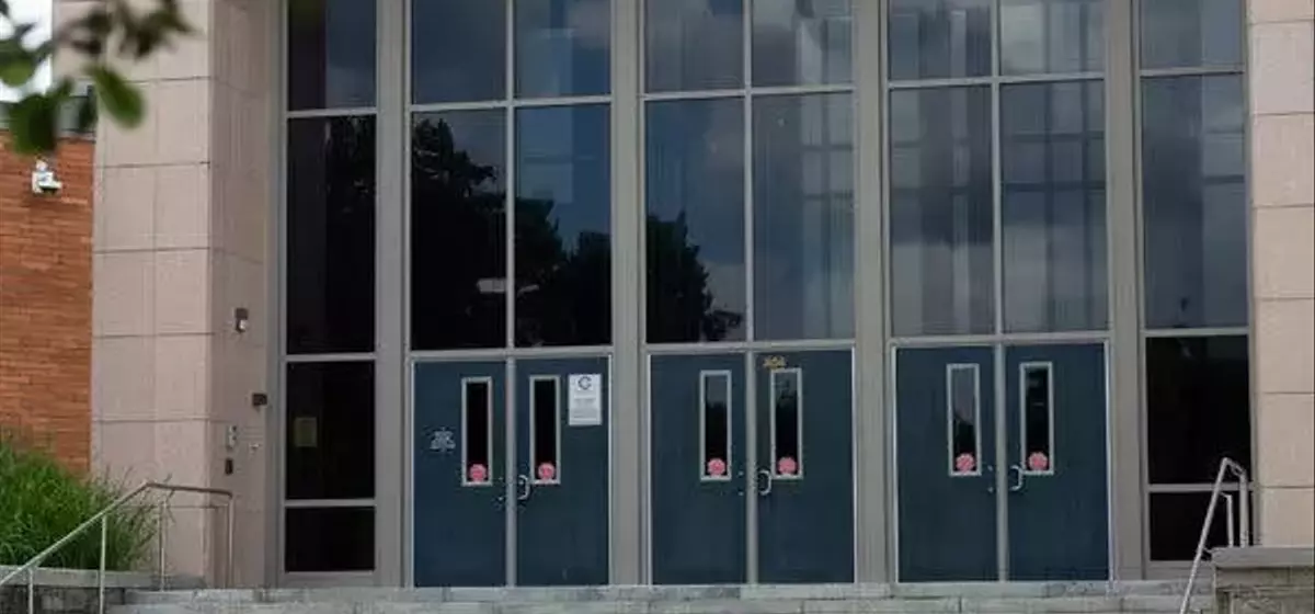 Cheltenham High School Grapples with Netanyahu's Hall of Fame Status Amidst Public Debate