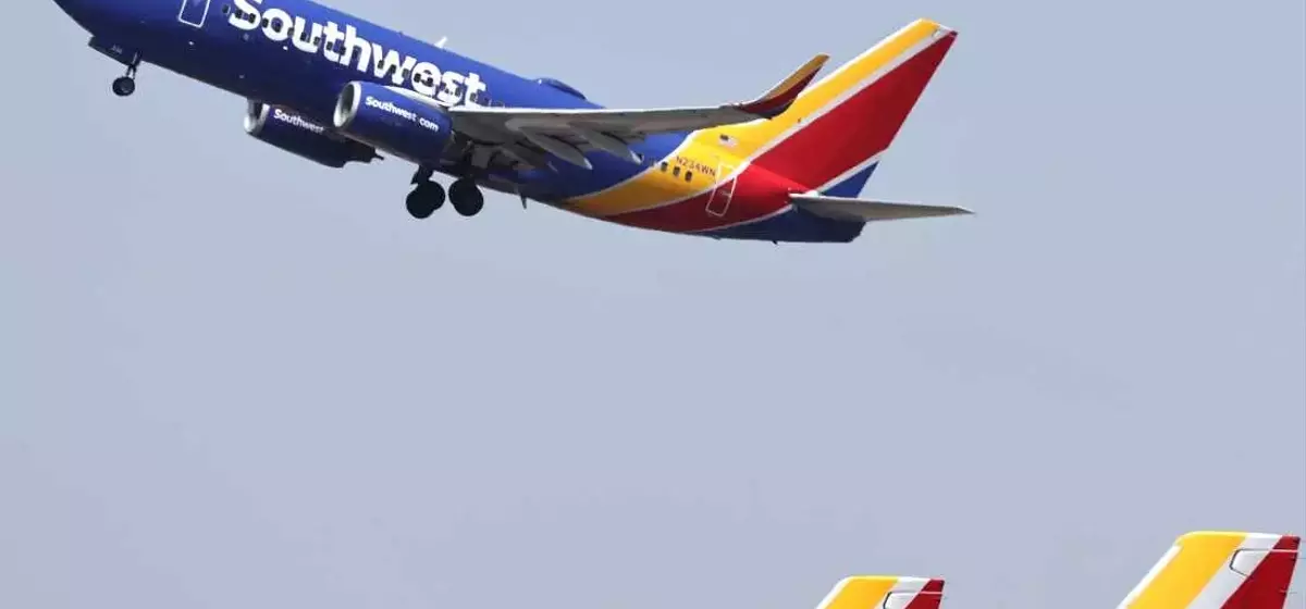 Southwest Flight's Dramatic Descent Averts Mid-Air Catastrophe