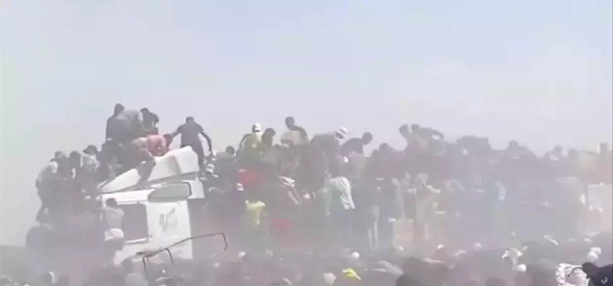 Gaza Humanitarian Crisis: Desperate Scramble for Aid
