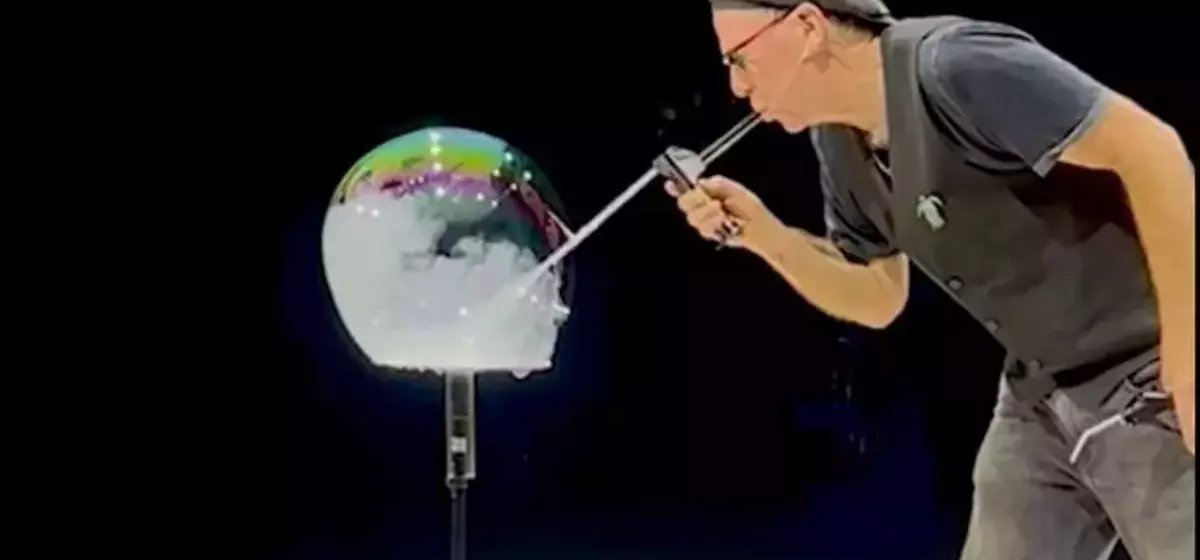 The Art of Bubbles: A Growing Phenomenon at the Edinburgh Fringe