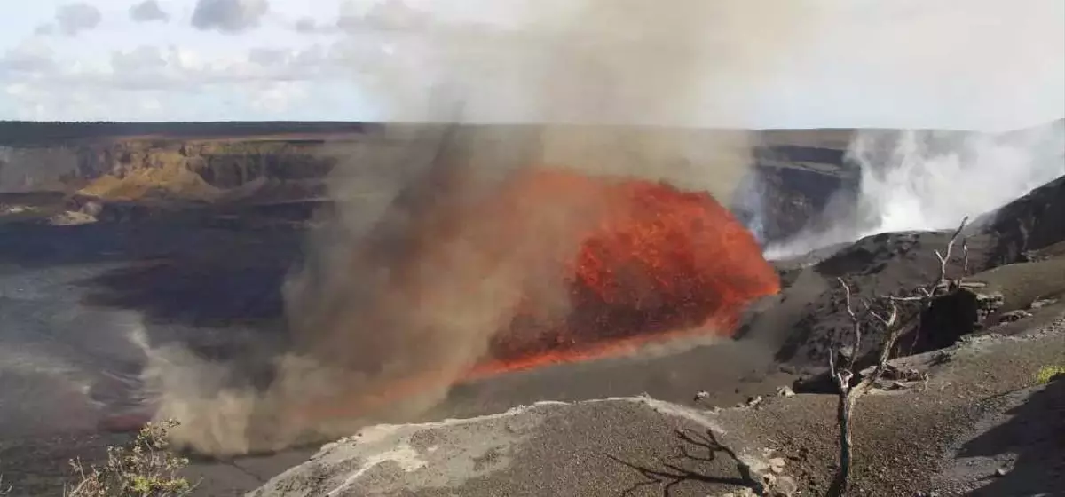 Kilauea Volcano Reignites, Showcasing Nature's Power
