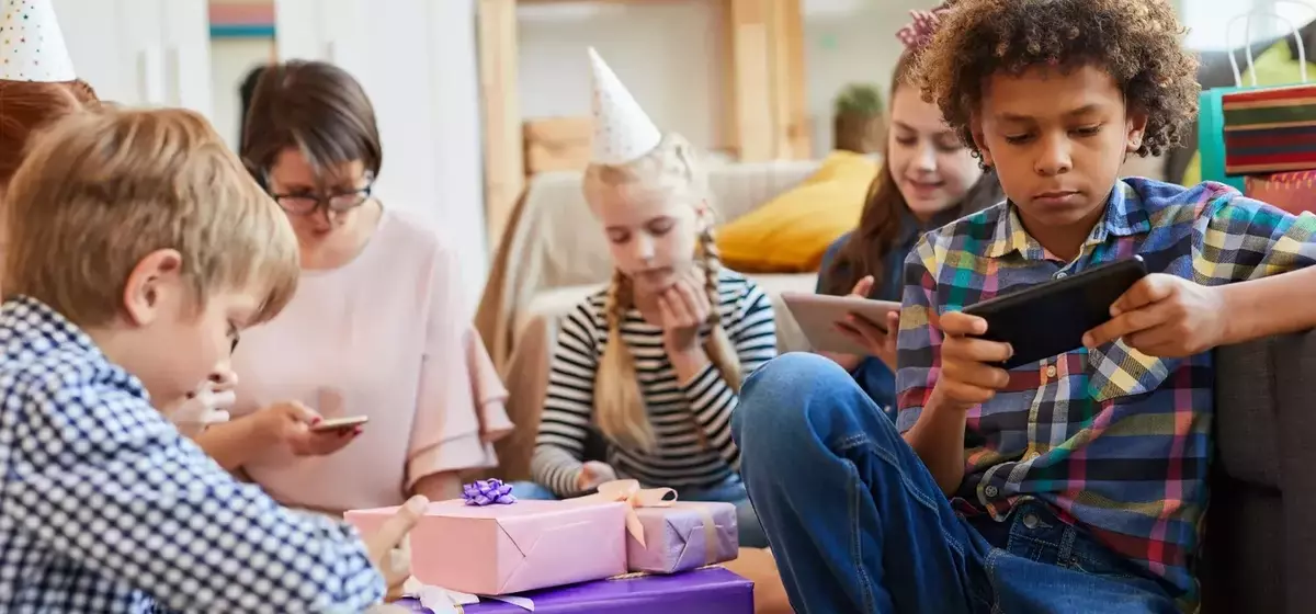 Reimagining Teen Gatherings: The Allure of Phone-Free Nostalgia Parties