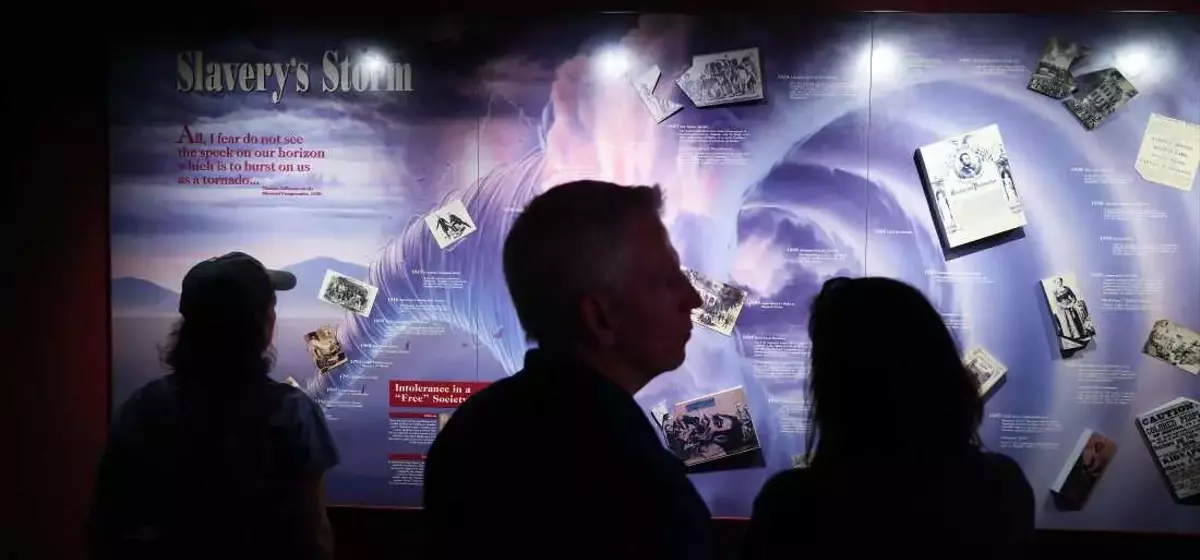 Museums Confront Declining Attendance and Financial Hardship in 2025