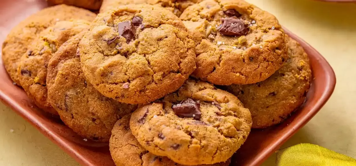 Crafting the Perfect Pistachio Chocolate Chip Cookie