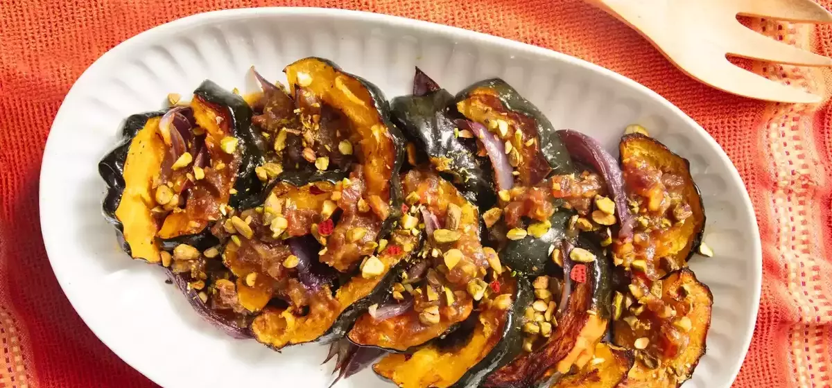 Culinary Harmony: Roasted Acorn Squash with Caramelized Red Onions and Honey-Date Vinaigrette