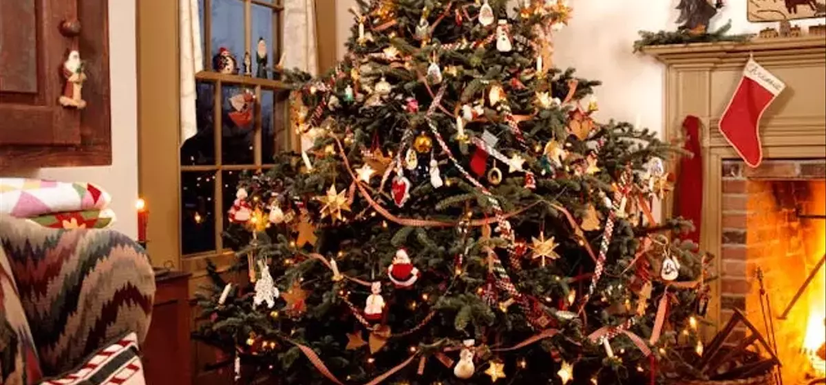 Nostalgic '90s Christmas Decor: A Guide to Festive Charm