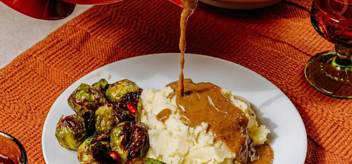 Crafting a Flavorful Vegan Gravy: A Step-by-Step Guide