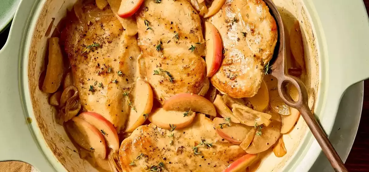 One-Pan Creamy Chicken with Apples and Dijon Sauce: A Hearty Fall Meal