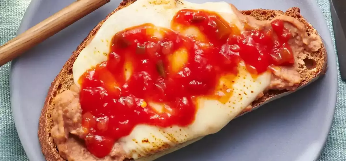 Quick and Nutritious Cheesy Bean Toast: A Breakfast Revelation