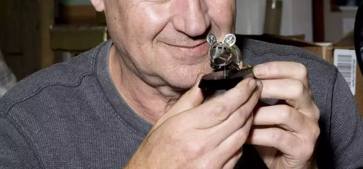 Jeff de Boer's Miniature Marvels: Crafting Intricate Armor for Mice