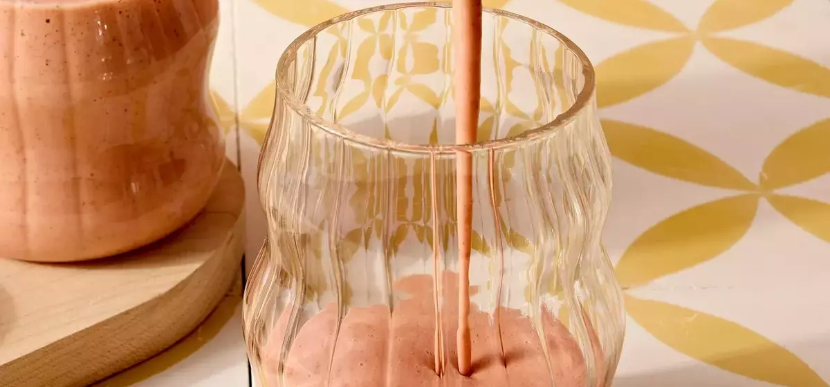 Tropical Mango Chia Seed Smoothie: A Fiber-Rich and Naturally Sweet Treat