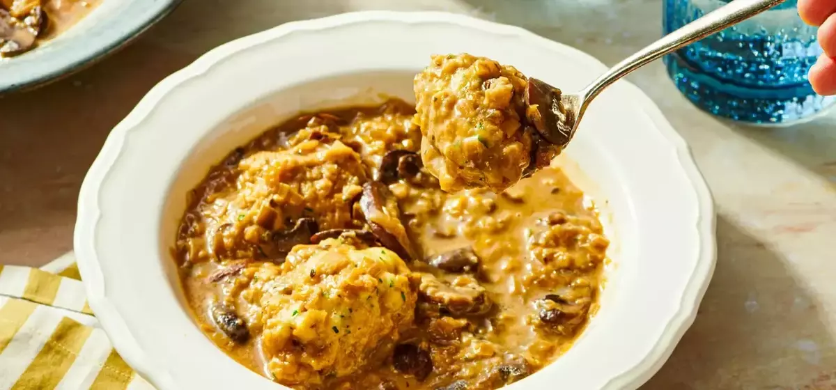 Hearty Mushroom & Dumpling Stew: A Cozy Vegetarian Delight