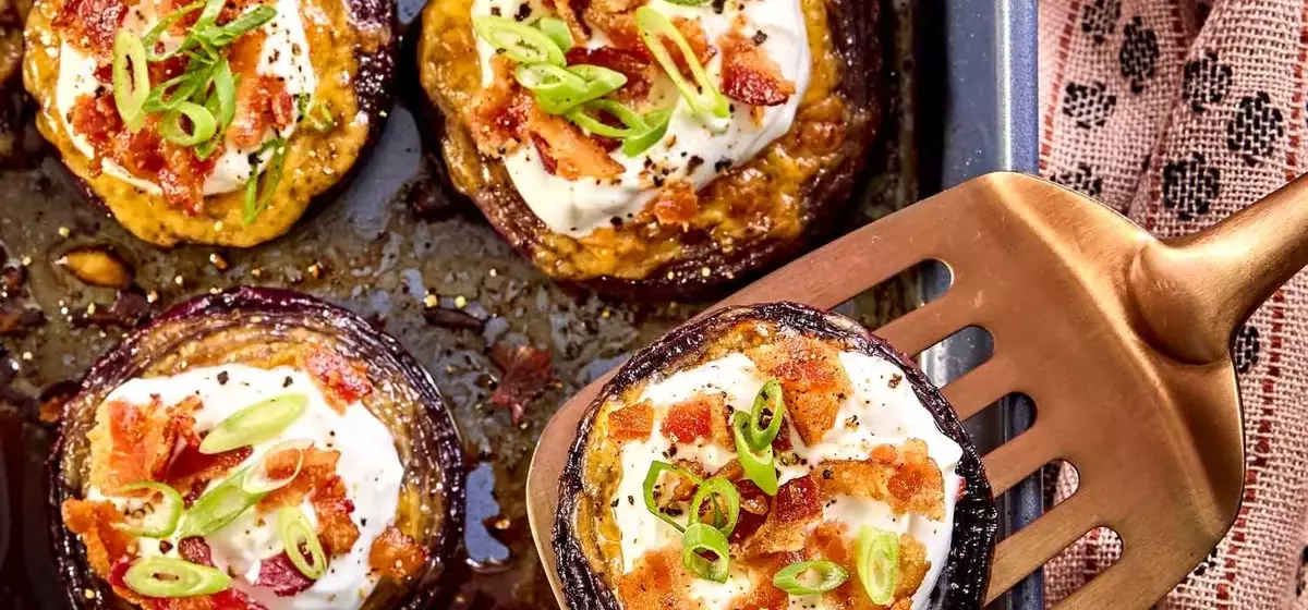 Delicious Melted Onions with Savory Toppings