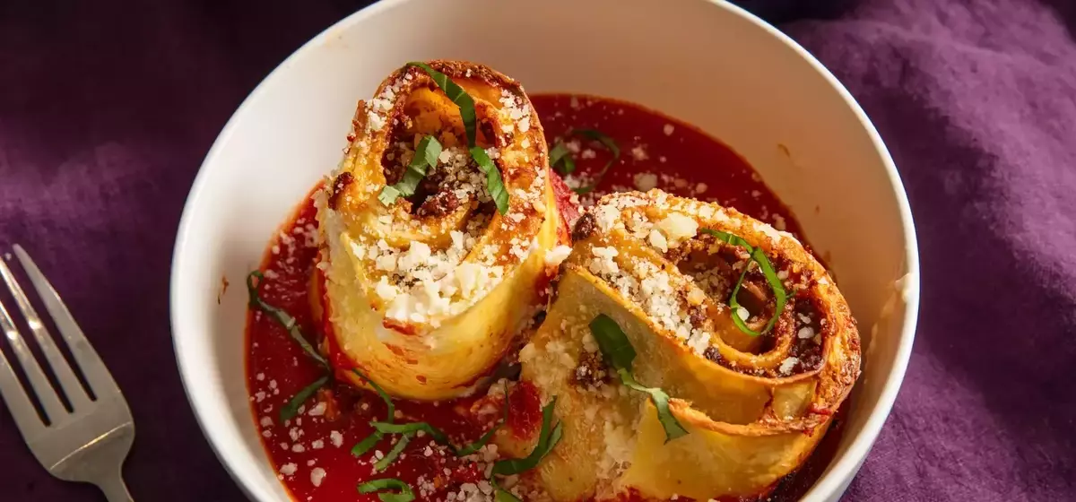 Bolognese Lasagna Rosettes: A Culinary Delight
