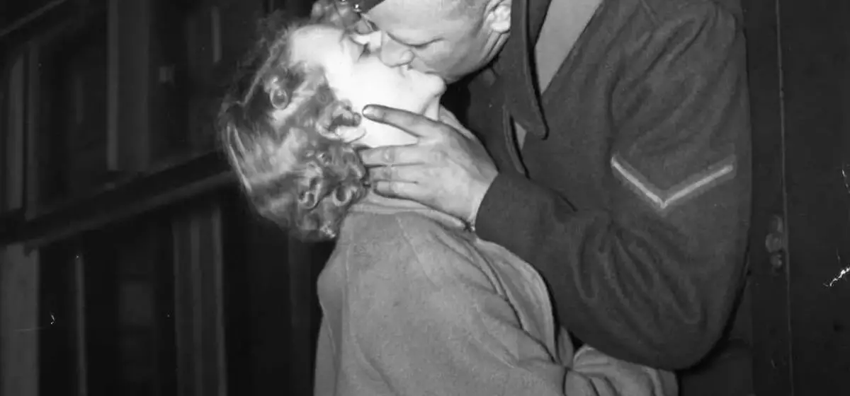 The Fascinating Journey of Mistletoe: From Ancient Origins to Modern Holiday Tradition