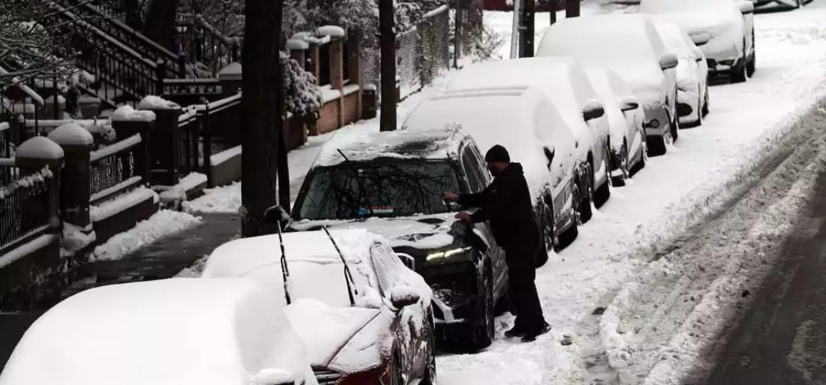 Severe Winter Weather Grips US, Disrupting Holiday Travel