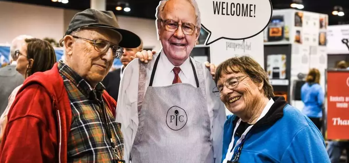 Warren Buffett Steps Down as Berkshire Hathaway CEO