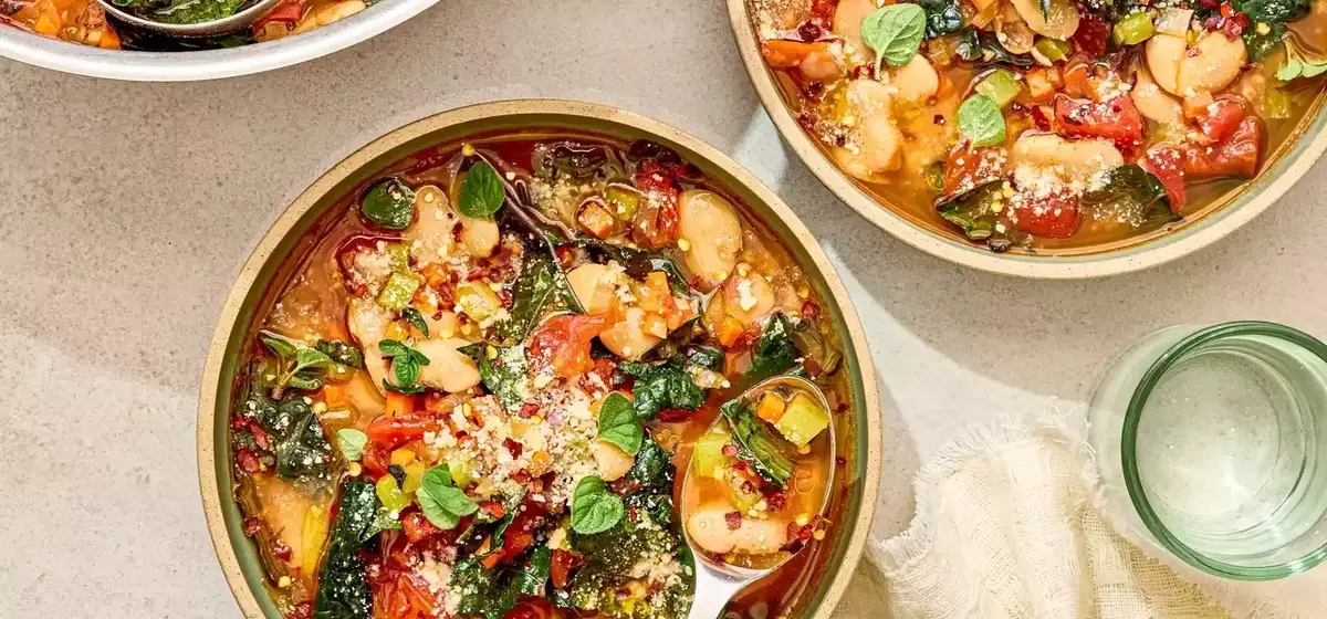 Quick & Comforting White Bean and Kale Soup with Fire-Roasted Tomatoes