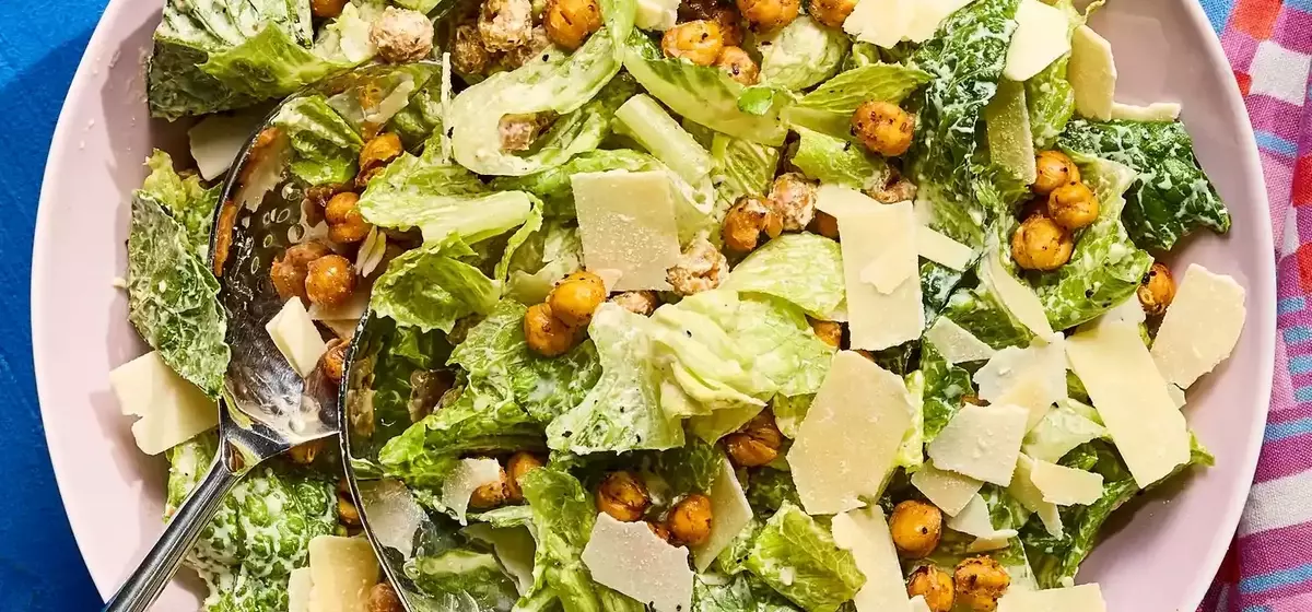 Crispy Chickpea Caesar Salad: A Healthy and Flavorful Meal