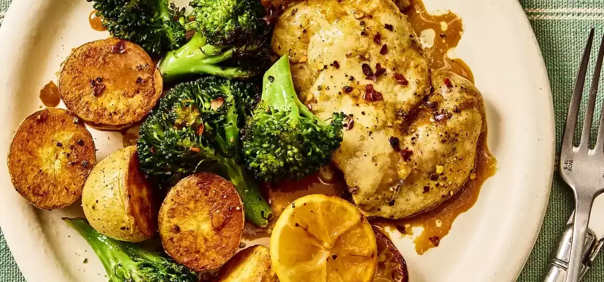 Effortless Lemon-Pepper Chicken with Roasted Vegetables: A Complete Meal Solution