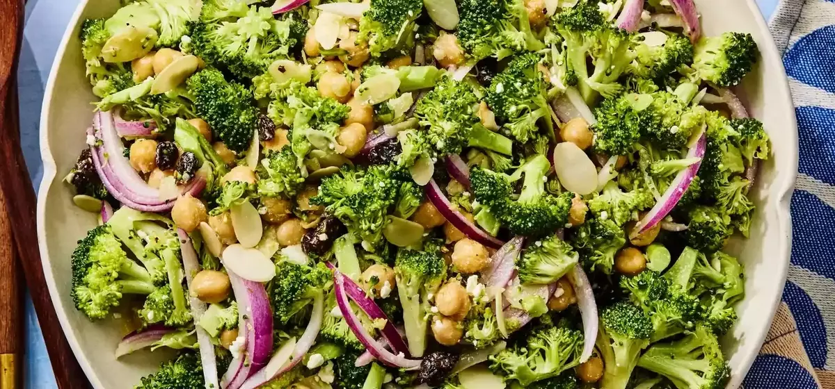 Nutritious Chopped Broccoli & Chickpea Salad: A Meal-Prep Essential