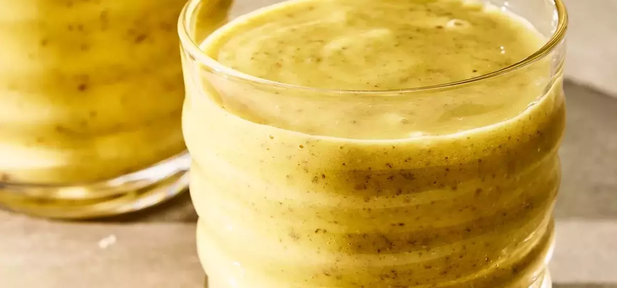 Tropical Power-Up: The Pineapple, Mango & Peach Chia Smoothie for a Vibrant Start
