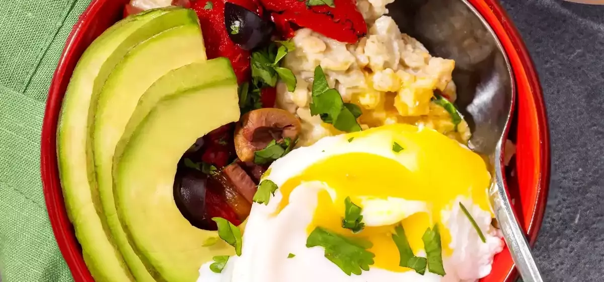A Flavorful and Wholesome Oatmeal Bowl: The Savory Oats Experience