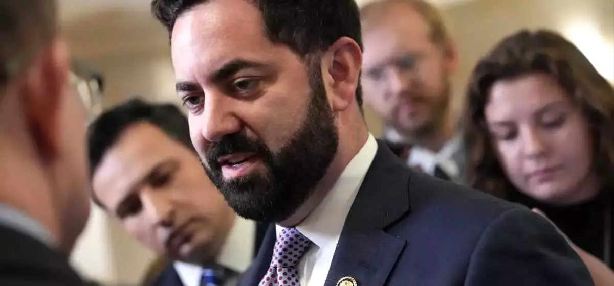 New York Republican Faces Public Backlash Over ICE Policy at Town Hall