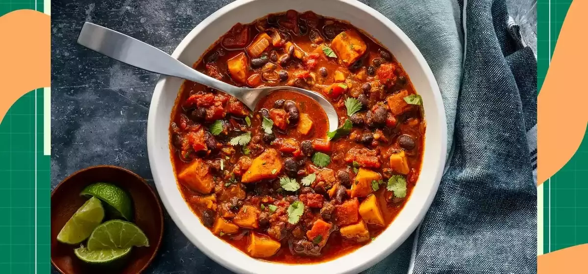 The Ultimate Anti-Inflammatory Sweet Potato & Black Bean Chili for Winter Comfort