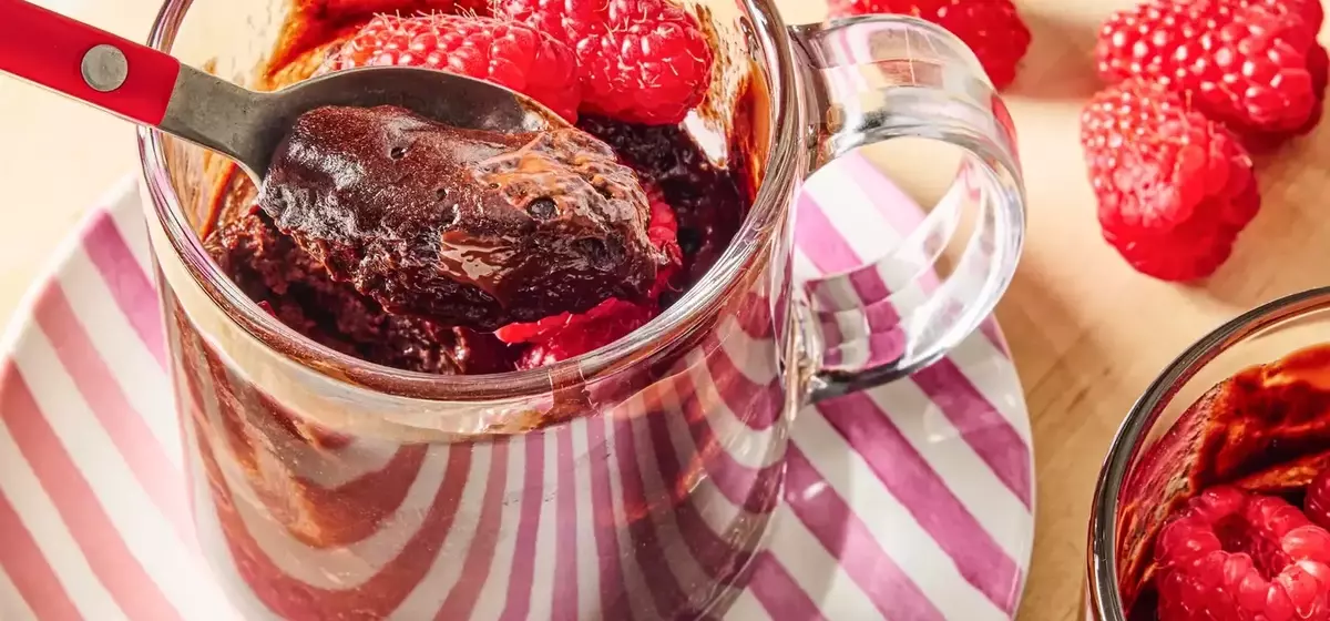 Speedy Chocolate Raspberry Mug Cakes