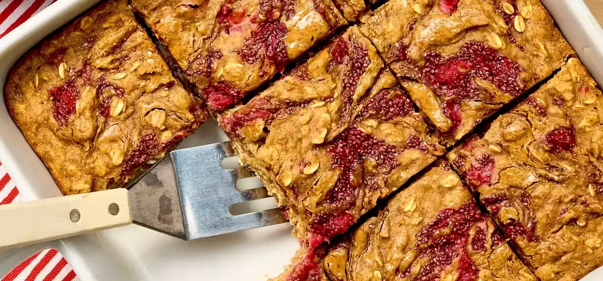 Wholesome Oatmeal Bars with Almond Butter and Strawberry