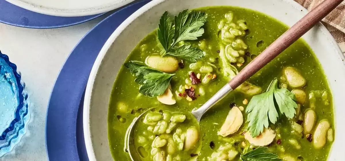 Revitalizing Green "Swamp" Soup: A Quick & Healthy Meal
