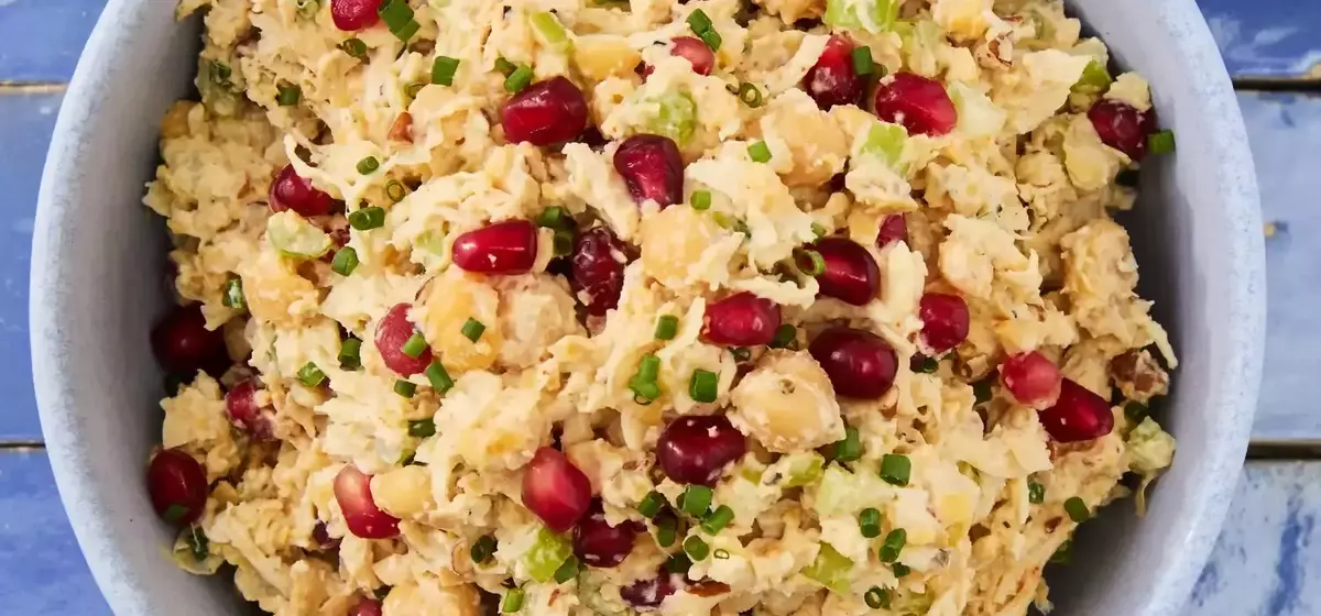 Wholesome Chickpea and Chicken Salad: A Nutritious and Flavorful Meal Solution