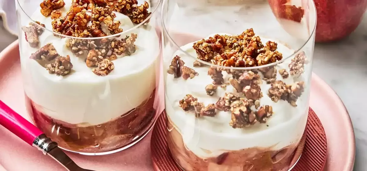 Nourishing Pear and Yogurt Parfait: A Delightful Start to Your Day