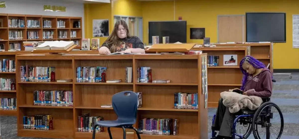 Kentucky School's Phone Ban: Successes and Setbacks