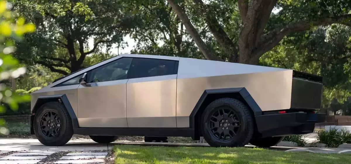 Tesla Cybertruck's Temporary Price Reduction: A Strategic Move?