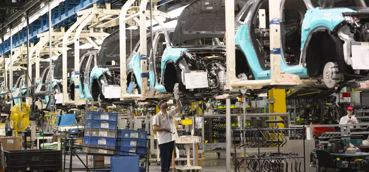 Supreme Court's Tariff Ruling: A Mixed Bag for Automakers