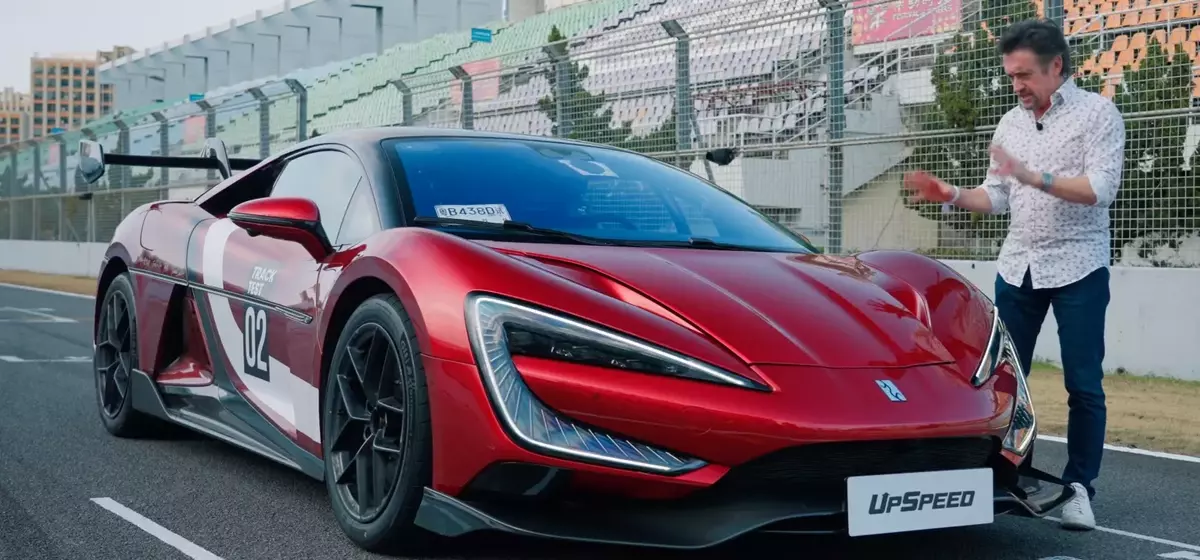 Richard Hammond Experiences the 3,000-HP Yangwang U9 Xtreme and Survives