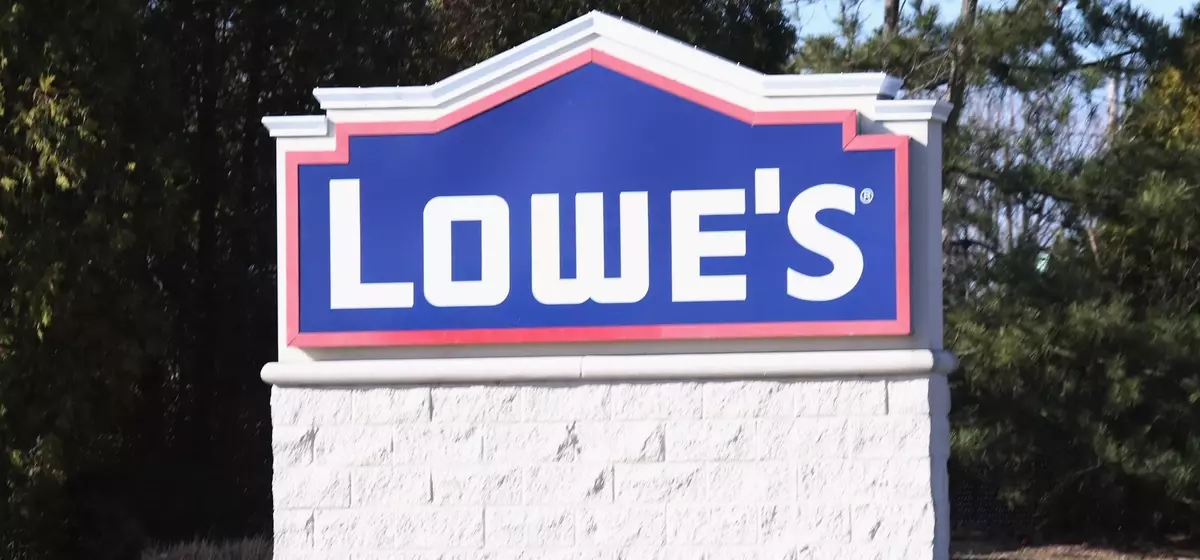 Lowe's Offers Significant Discount on DeWalt 20V Max Batteries