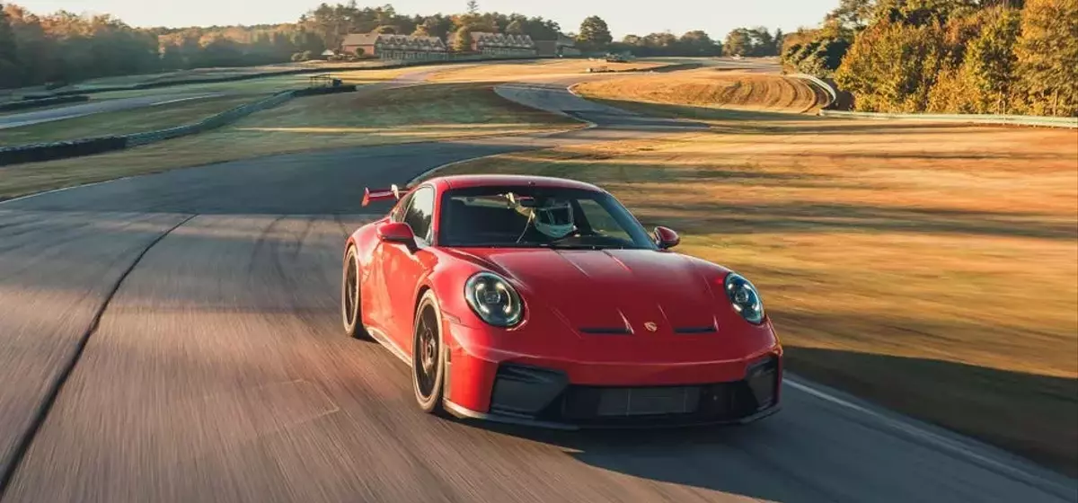 Manual Porsche 911 GT3 Shines in Track Performance