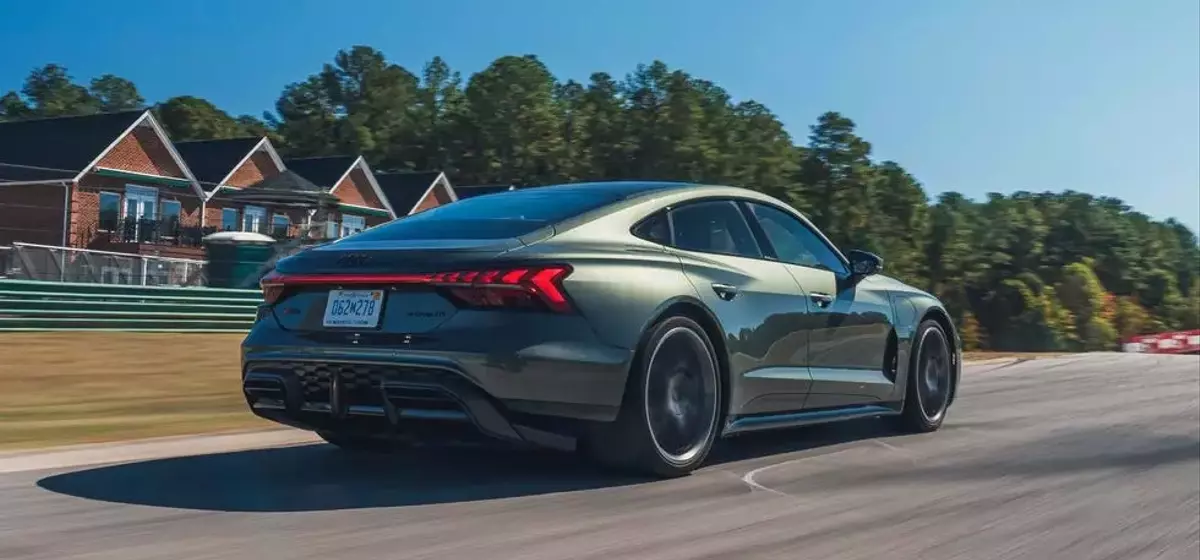 Audi RS e-tron GT Shines at Lightning Lap 2026
