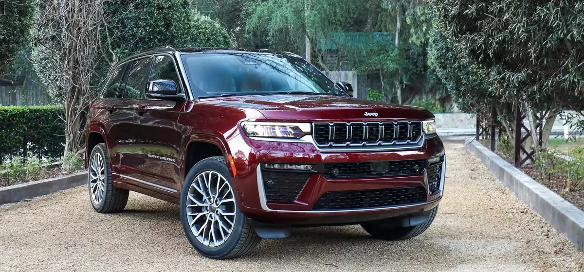 2026 Jeep Grand Cherokee: A Refined Ride with a Powerful New Engine