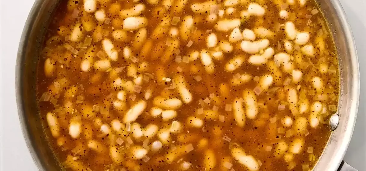 Speedy & Flavorful Cacio e Pepe White Bean Dish