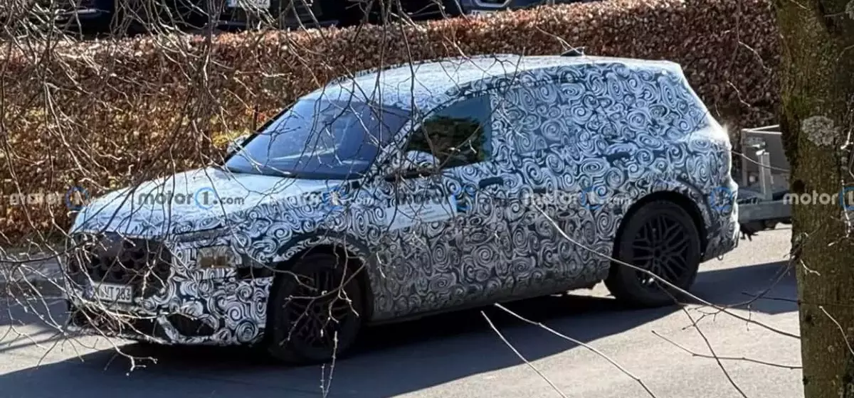 Audi Q9 Prototype Spotted Undergoing Towing Tests