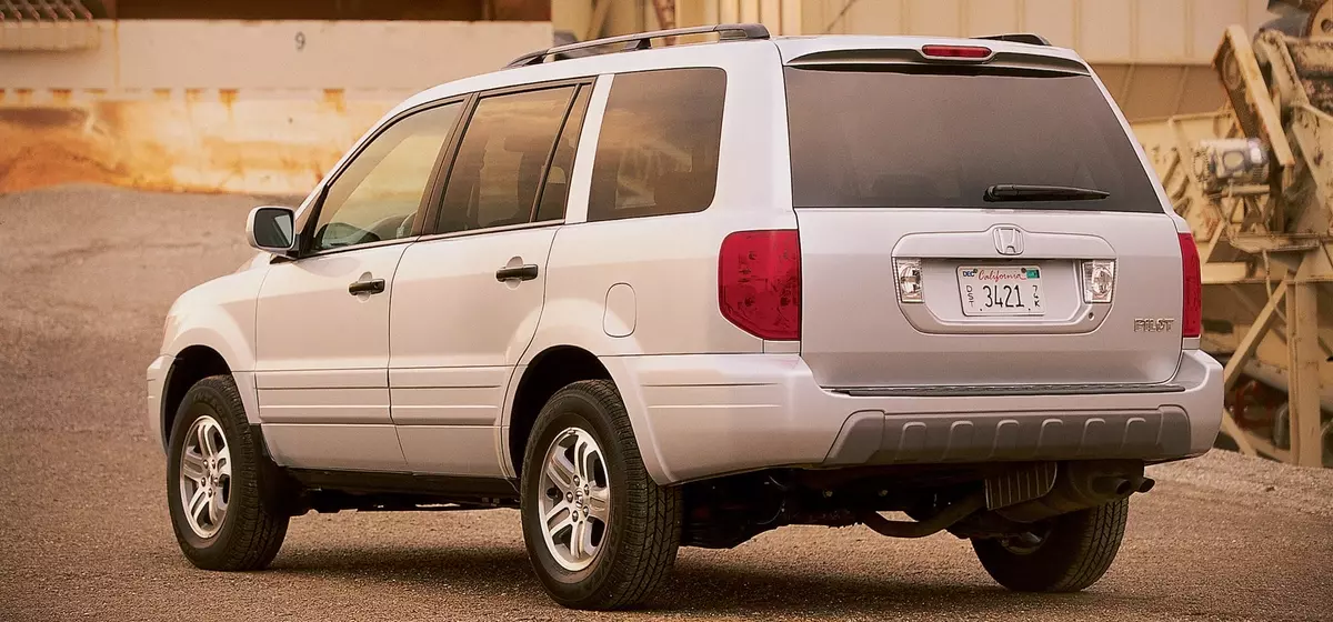 A Closer Look at the 2003 Honda Pilot EX