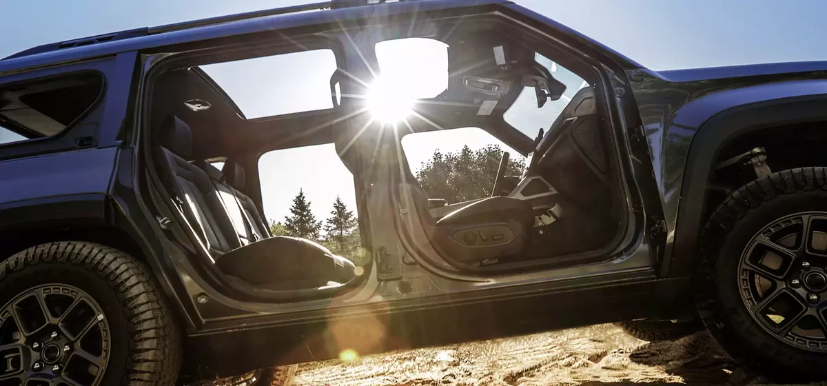 Jeep's Electric Recon: A Hidden Winch in the Frunk?