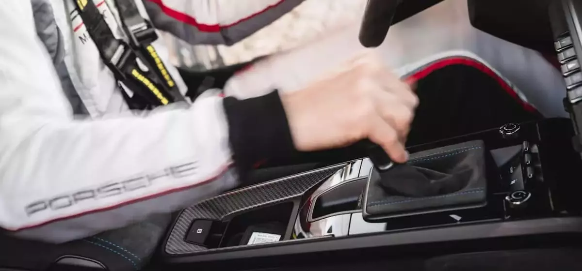Porsche's Innovative Gearbox Blends Manual and Automatic Driving