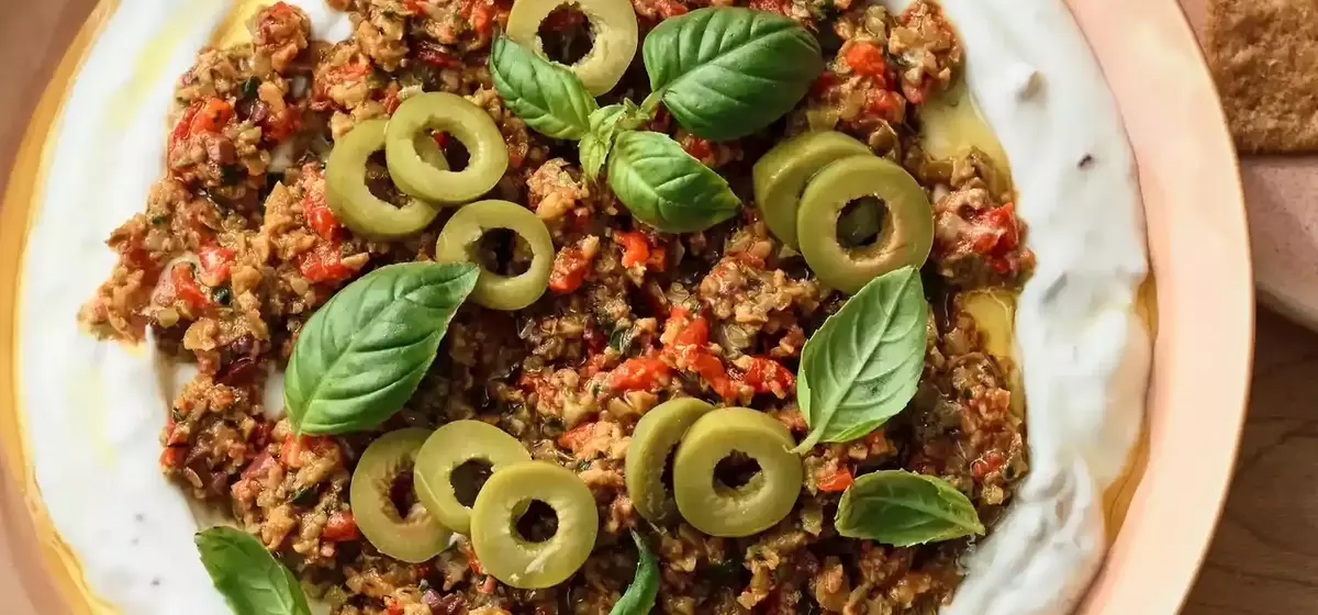 Mediterranean Olive and Yogurt Spread with Roasted Peppers