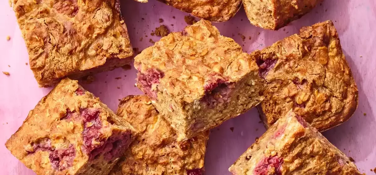 High-Protein Almond Butter & Raspberry Oatmeal Bars: A Nutritious and Delicious Treat